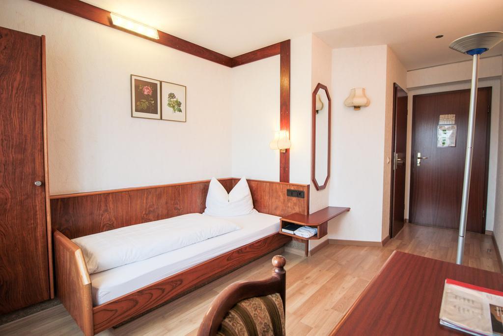 Hotel-Restaurant Lowen Süßen Rum bild