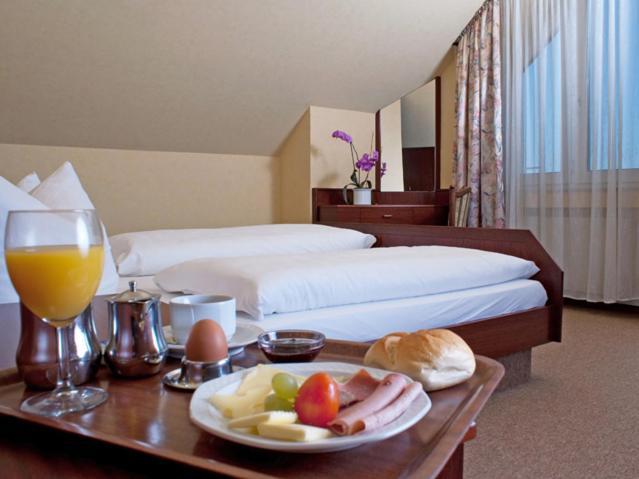 Hotel-Restaurant Lowen Süßen Exteriör bild